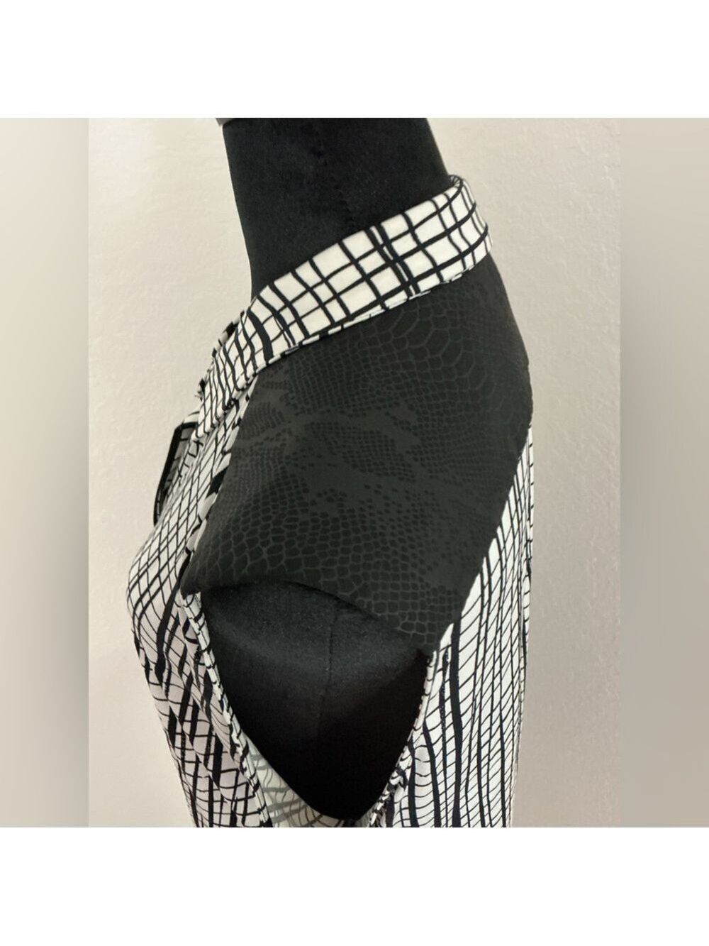 Worthington Black & White Grid Print Sleeveless Hidden Button Front Blouse – XL - Picture 7 of 10